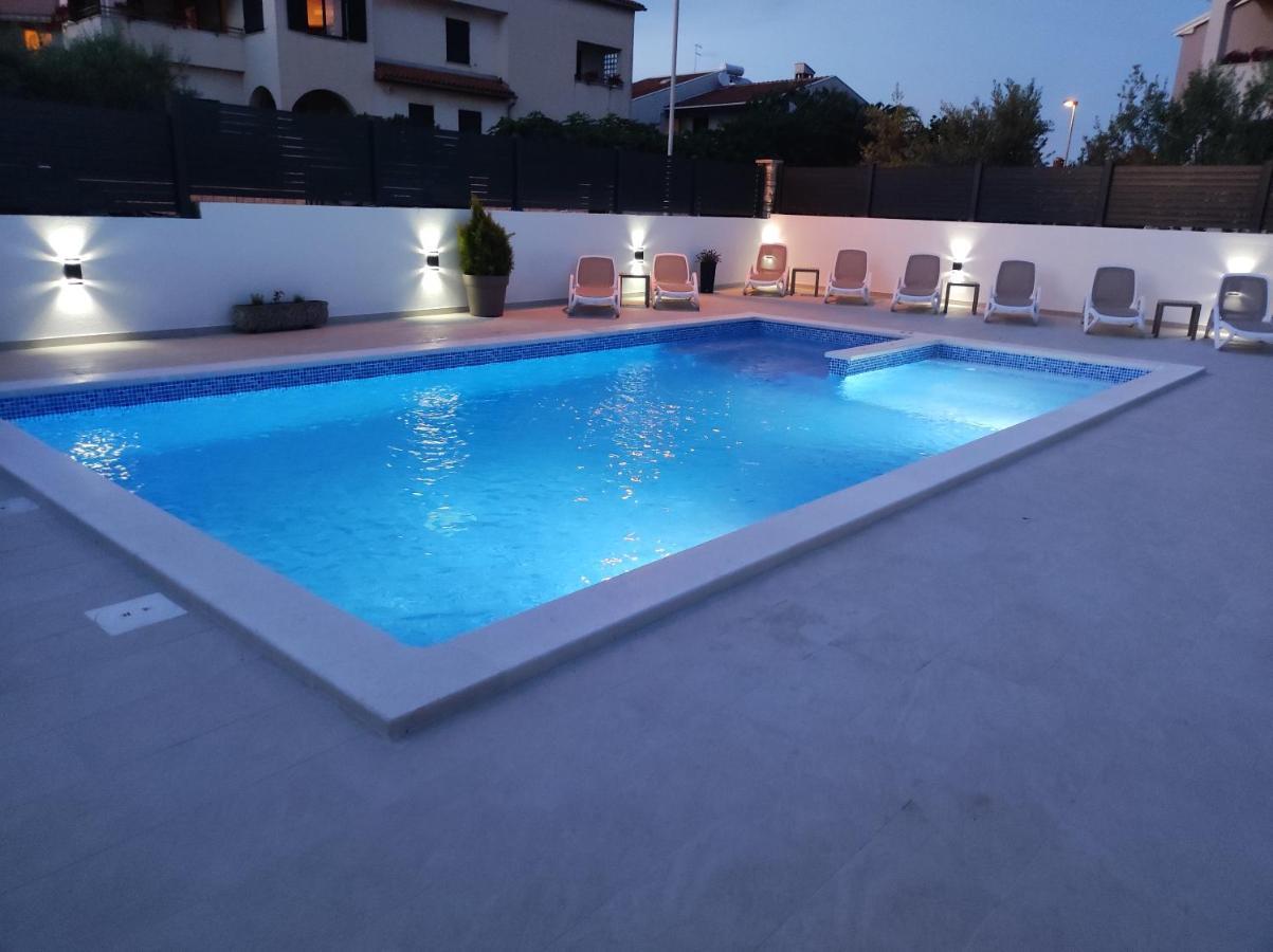 Viktor Rooms And Apartments Ровінь Екстер'єр фото