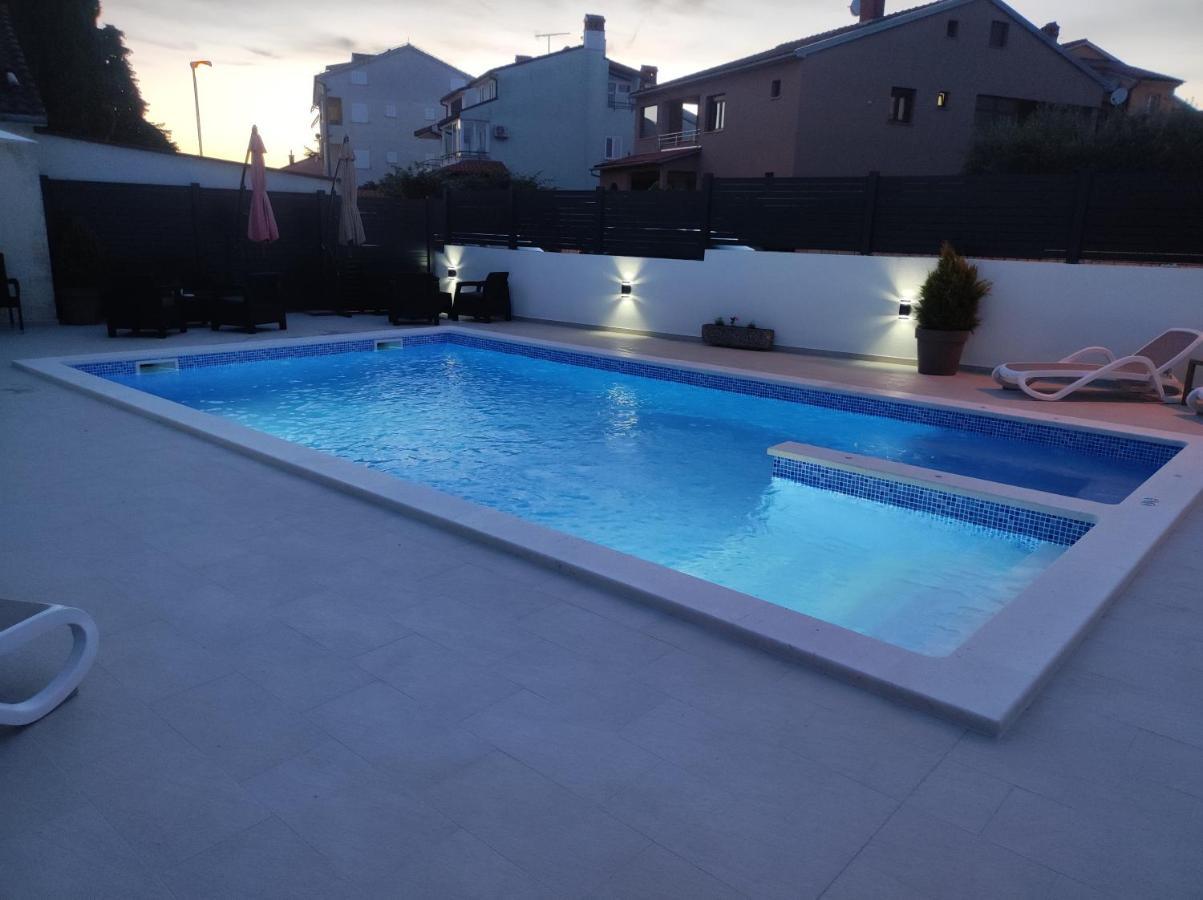 Viktor Rooms And Apartments Ровінь Екстер'єр фото