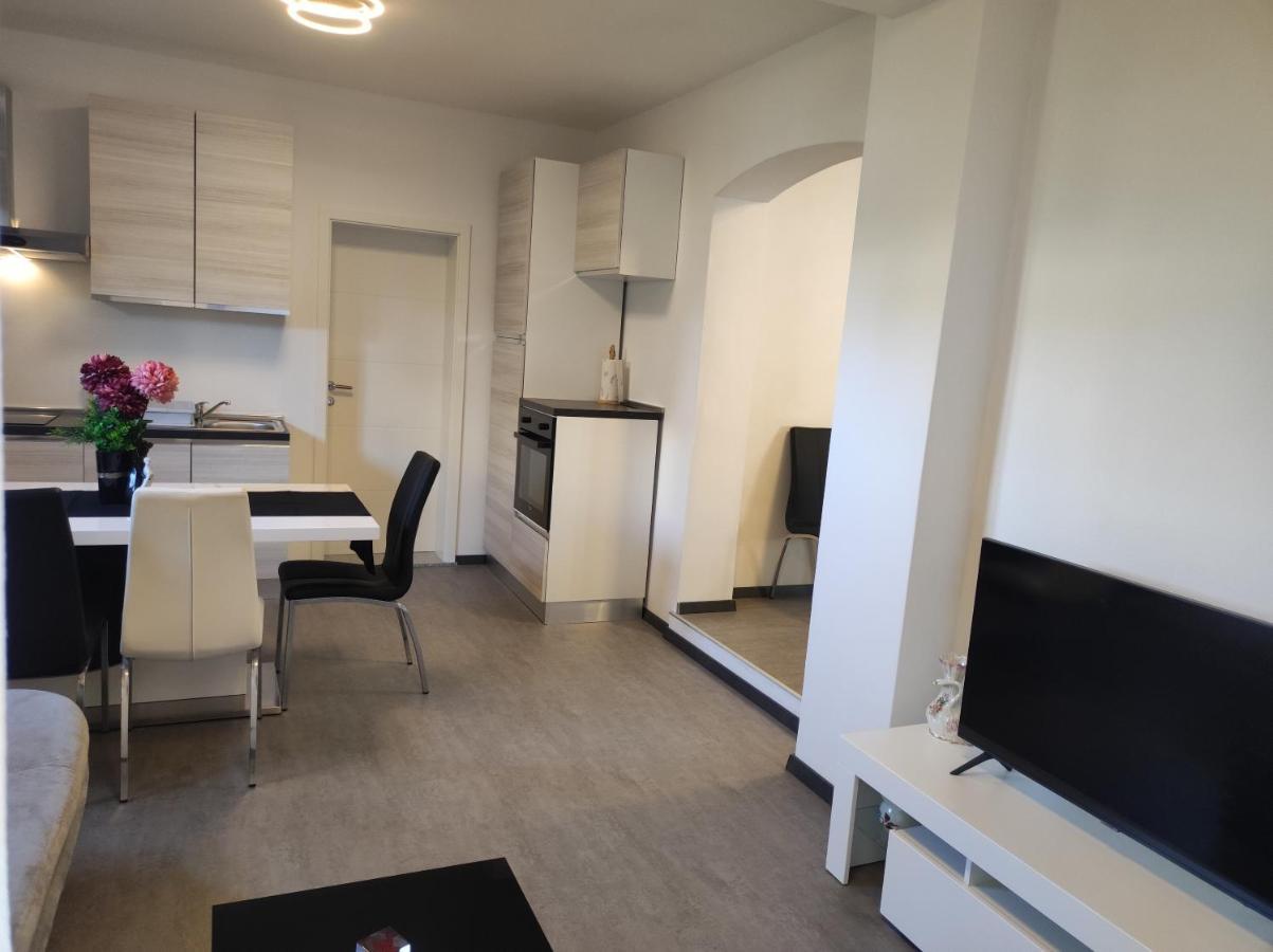 Viktor Rooms And Apartments Ровінь Екстер'єр фото