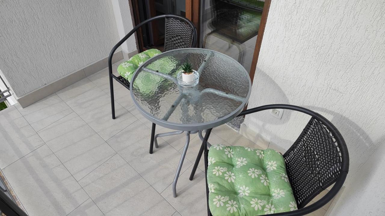 Viktor Rooms And Apartments Ровінь Екстер'єр фото
