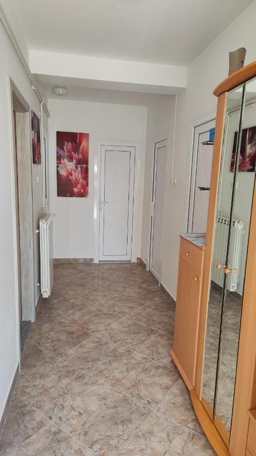 Viktor Rooms And Apartments Ровінь Екстер'єр фото