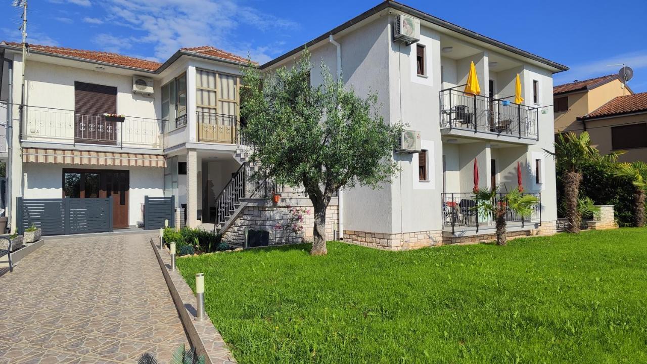 Viktor Rooms And Apartments Ровінь Екстер'єр фото