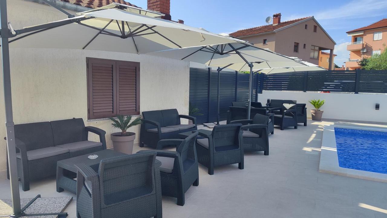 Viktor Rooms And Apartments Ровінь Екстер'єр фото
